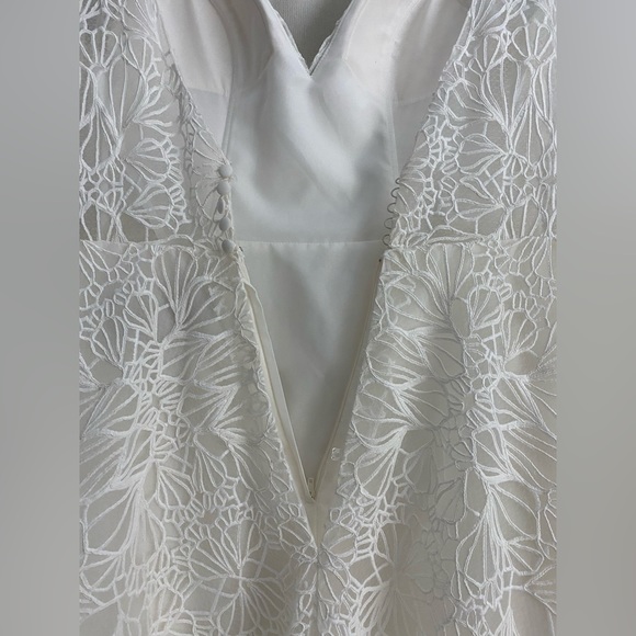 BHLDN/Whispers and Echoes/Anthropologie Rockland Gown with Shortened Train - Picture 7 of 13